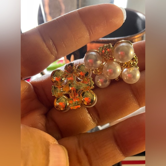 Elegant Gold and Pearl Earrings - Picture 6 of 7